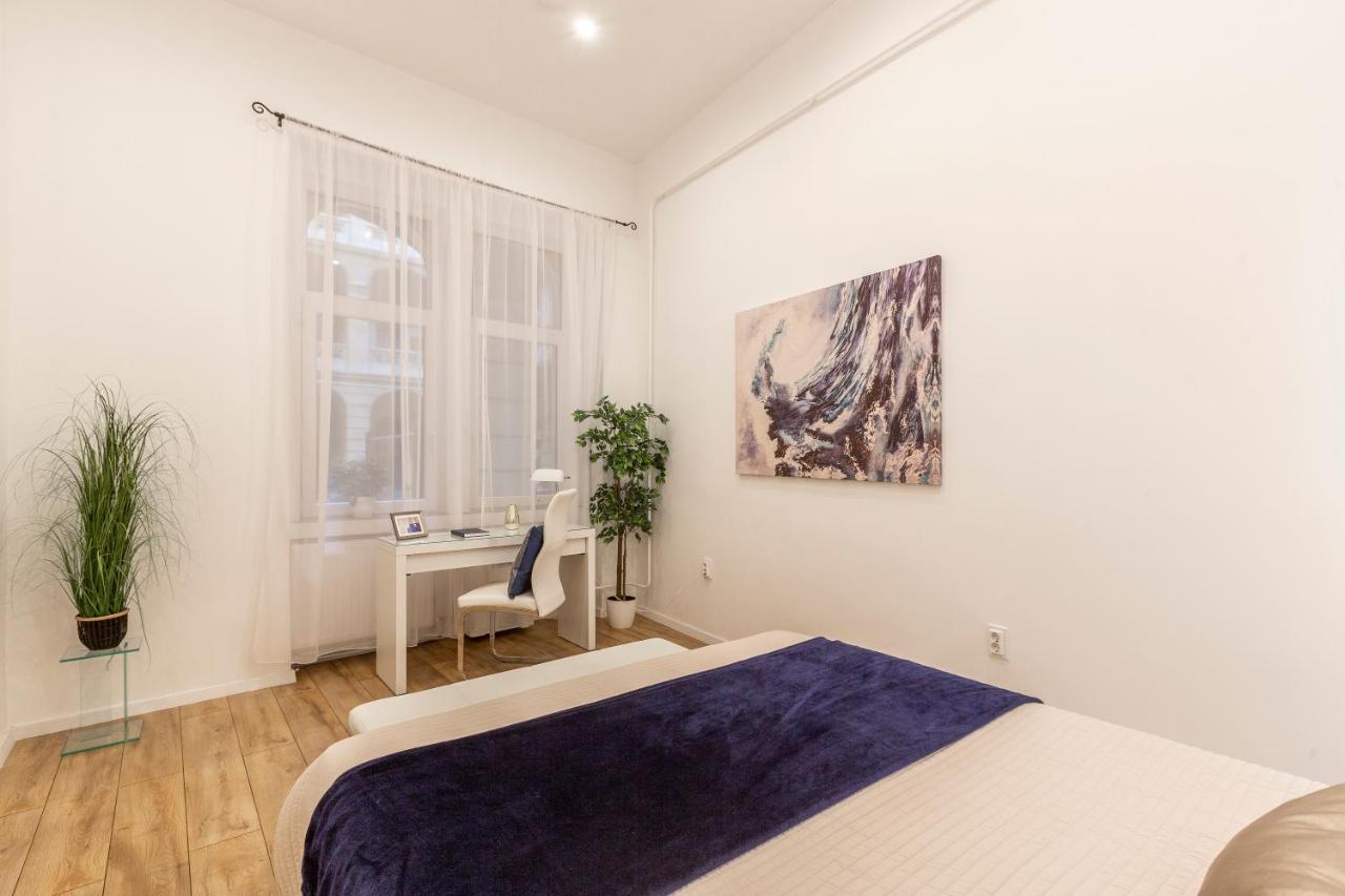 Stylish Luxury Apartment By Anna Budapest Exteriör bild