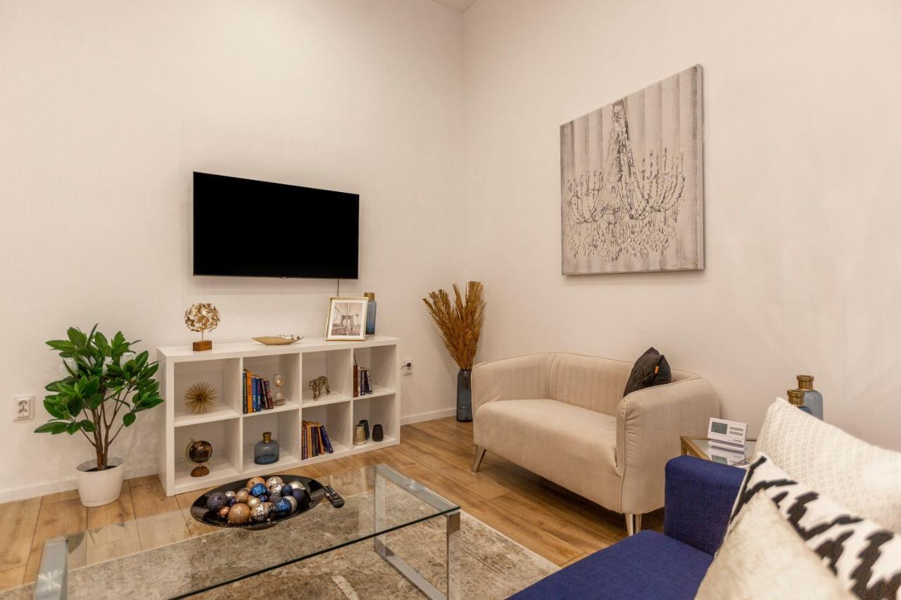 Stylish Luxury Apartment By Anna Budapest Exteriör bild