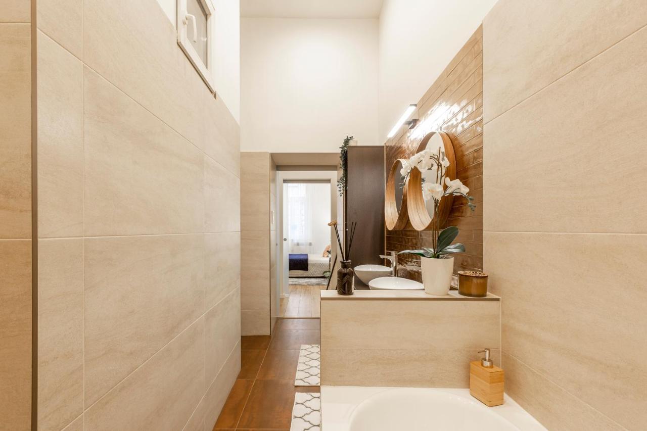 Stylish Luxury Apartment By Anna Budapest Exteriör bild